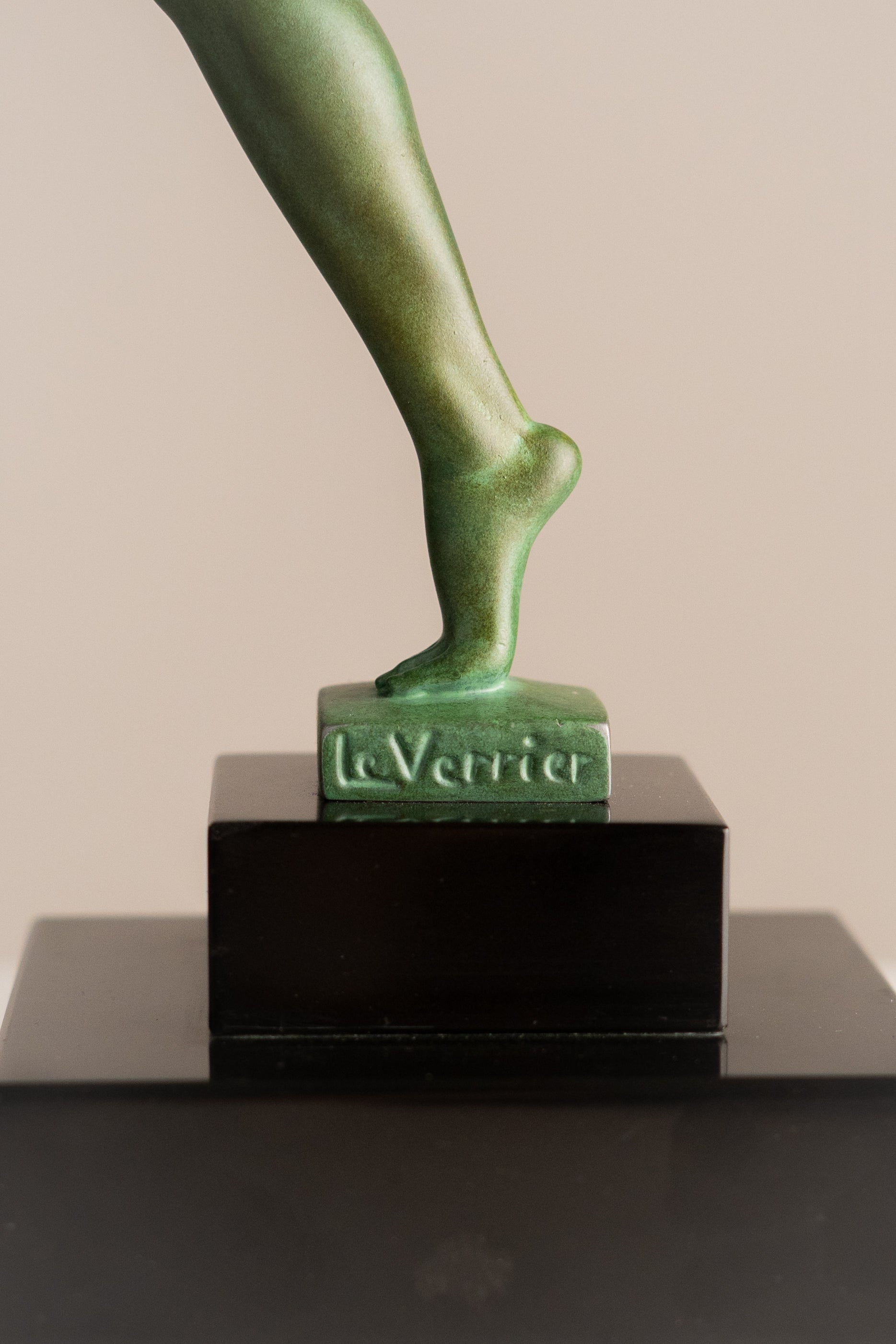 Max Le Verrier - Statue Art Deco - Jeu - Bakelite